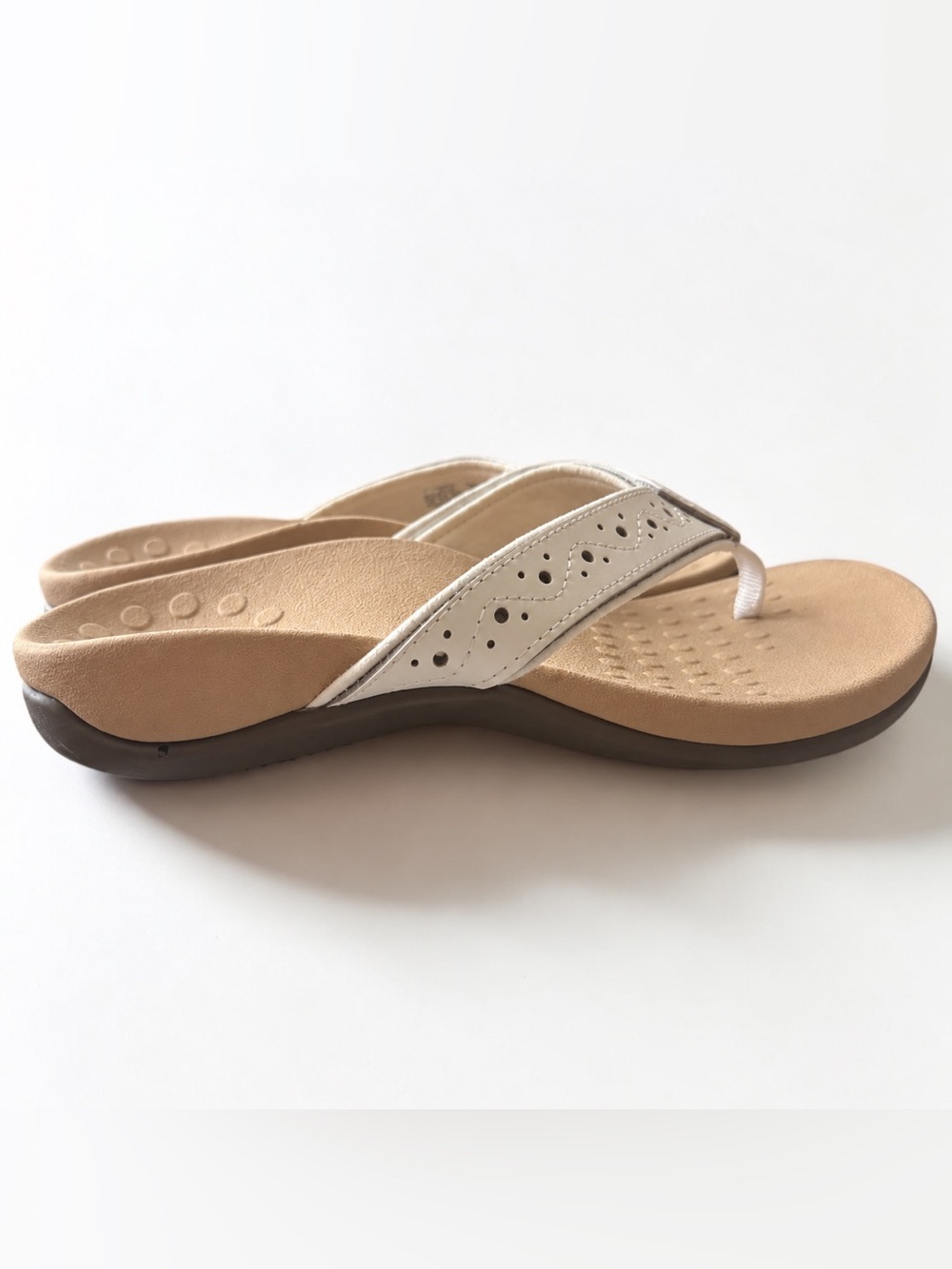 Vionic Aliza White Leather Orthotic Thong Sandals Women’s Size 5